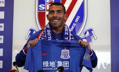 Carlos Tevez en su presentación en el Shanghai Shenhua.