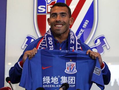 Carlos Tevez en su presentación en el Shanghai Shenhua.