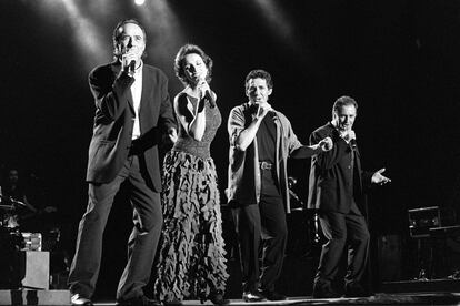 Serrat, Ana Belén, Miguel Ríos y Víctor Manuel actúan en Barcelona en un concierto de la gira <i>El gusto es nuestro</i>.