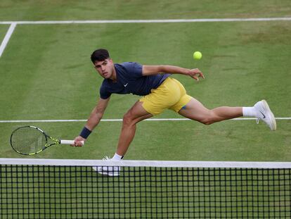 Carlos Alcaraz, durante el partido contra Cerúndolo en Queen's.