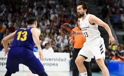 Llull ante Heurtel durante el segundo partido de la serie.