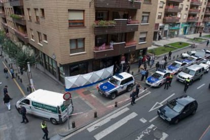 El lugar donde un joven ha apuñalado a varias personas en Bilbao.