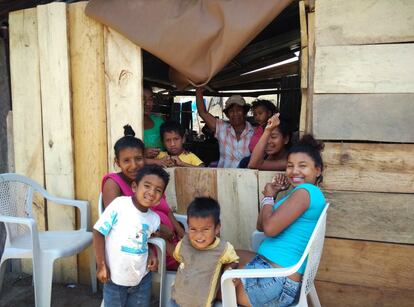 Vecinos del Sitio de Santo Tomás, en Jama (Manabí), rehicieron sus casas tras el terremoto. Se trata de un área rural donde la ayuda tardó en llegar más que a las urbanas.