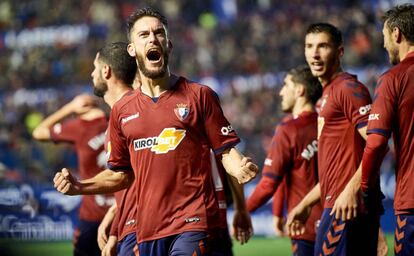 Roberto Torres, goleador de Osasuna esta temporada, celebra un tanto de su equipo.