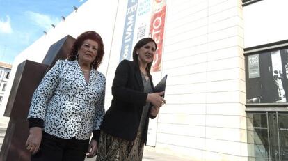 La consejera de Educación, María José Català, junto a la exdirectora del IVAM Consuelo Ciscar.