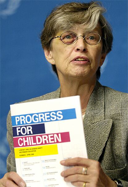 La directora ejecutiva de Unicef, Carol Bellamy, presenta en Ginebra el informe <i>Progreso para la infancia</i>.