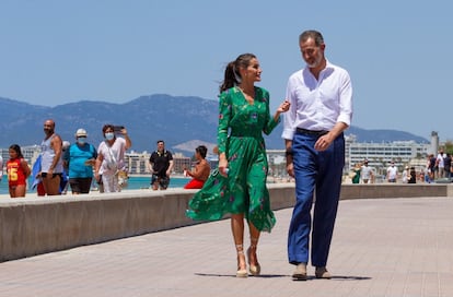 El rey Felipe VI y la reina Letizia en Palma de Mallorca, durante la segunda etapa de su gira autonómica.