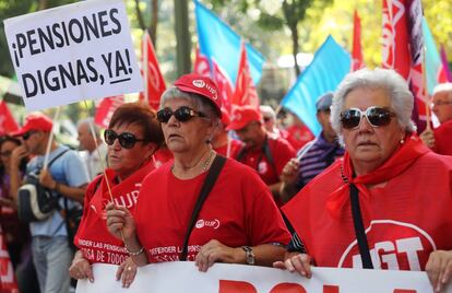 Entre 80.000 y 90.000 pensionistas han ido participando en las cuatro rutas de esta marcha, a los que se sumaban muchas personas más en cada ciudad a la que llegaban para participar en asambleas y concentraciones, según ha informado a Efe el secretario general de la Federación de Pensionistas de CCOO, Julián Gutiérrez.