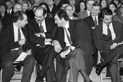 Rato, Marqués, Cascos y Aznar en la presentación de candidatos autonómicos en 1995.