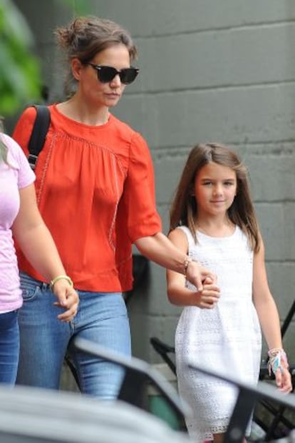 Katie Holmes e Suri Cruise, em Nova York: filha da atriz com Tom Cruise estuda na unidade da escola Avenues em Nova York.