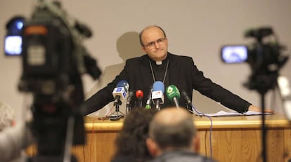 El obispo Jos&eacute; Ignacio Munilla, durante su comparecencia hoy en San Sebasti&aacute;n.