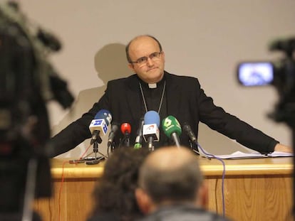 El obispo José Ignacio Munilla, durante su comparecencia hoy en San Sebastián.