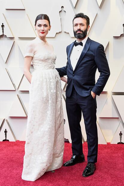 Rodrigo Sorogoyen, el director español que estaba nominado por su cortometraje Madre, junto a Marta Nieto, protagonista de la obra. Ella llevó vestido de Delpozo.