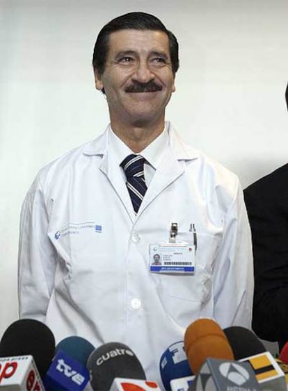 El cirujano José Luis García Sabrido, durante la rueda de prensa.