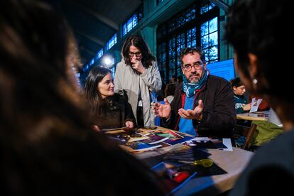 El ex presidente de Magnum, Thomas Dworzak, ofrece un taller de collage con motivo de los Premios Princesa de Asturias.