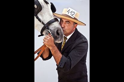 Luis Zarzana, cochero y su caballo. Feria de Chiclana.