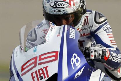 Tras sumar 13 puntos en el GP de Japón, a Lorenzo le vale la novena posición en el GP de Malaisia, si Pedrosa finalmente no se sube a la moto.