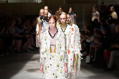 desfile prada primavera verano 2016