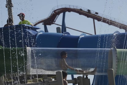 Tubo cerrado en el Parque Warner Beach, en Madrid.