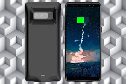 Tampoco podía faltar una funda para el Samsung Galaxy Note 8, el phablet de la firma coreana, que ya de por si tiene una gran batería. Esta nos ofrece una capacidad de nada menos que 5500mAh, lo que nos va a permitir cargar casi dos veces más el phablet antes de quedarnos si energía, lo que podría darnos para dos o tres largos días de verano.