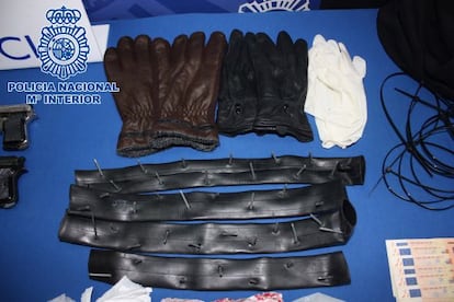 Parte del material incautado por la policía.