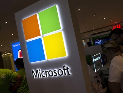 Logo de la compañía Microsoft en Nueva York, EE UU.