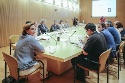 Barcelona Mayor Ada Colau (left) presides her first executive meeting on Wednesday.