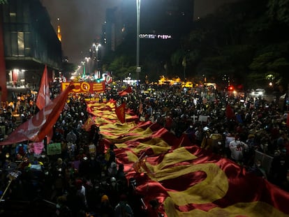 Manifestación contra el presidente de Brasil, Jai Bolsonaro, en la avenida Paulista de  São Paulo, este sábado.