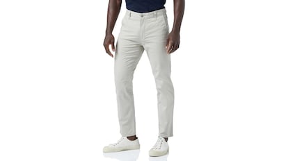 Estos pantalones chinos de hombre acumulan más de 3.000 valoraciones.