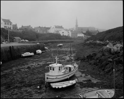 Ouessant. Llegué al pueblo en bicicleta. La marea era tan baja y el mar estaba tan lejos, que parecía que no había mar.  Decidí cual sería mi bar: encontré Ty Butun y al tercer día ya me ponían mi ‘cafe allongé’. 