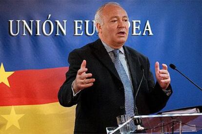 Moratinos, en una rueda de prensa tras un Consejo de Ministros de la Unión Europea.