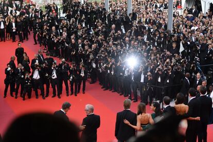 Brad Pitt, Margot Robbie, Leonardo DiCaprio y Quentin Tarantino se dejan fotografiar en la alfombra roja.