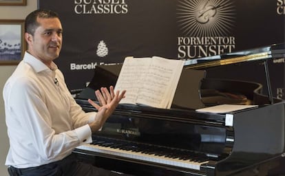 El director de la Orquesta Sinf&oacute;nica de Baleares, Felipe Aguirre, durante el taller.