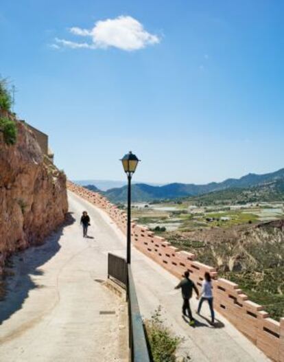 La muralla de Aledo, tras la remodelaci&oacute;n de Garc&iacute;a Higueras y Gil de Pareja Mart&iacute;nez.