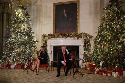 Donald Trump y su esposa Melania respondieron a las llamadas de los niños desde la Casa Balnca en la Navidad de 2018.