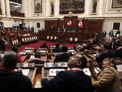 Legisladores en el Congreso de Perú, en julio de 2023.