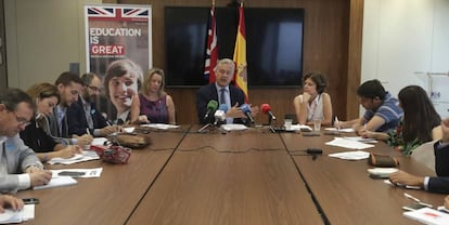 El embajador británico en España, Simon Manley, durante su comparecencia.