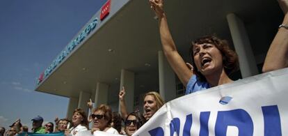 Protesta contra la privatizaci&oacute;n hospitalaria de trabajadores del hospital del Henares.