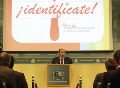 El ministro del Interior, Alfredo Pérez Rubalcaba, en la presentación de la campaña <i>Identifícate</i>.