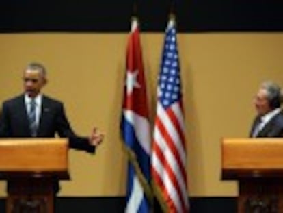 Em coletiva de imprensa junto a Raúl Castro, Obama pede mais democracia