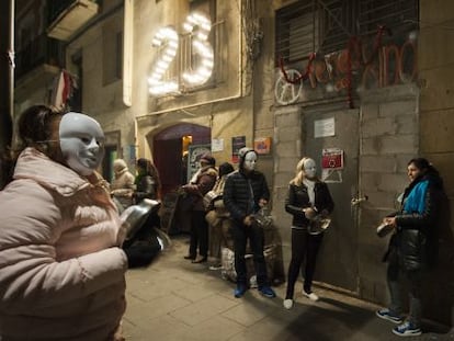 Protesta de prostitutas en el barrio barcelonés del Raval.