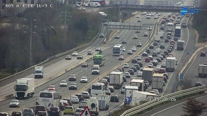 Arranca la Operación Salida con accidente en la A-42 y retenciones en A-3 y A-4 a la salida de Madrid y en la M-40.