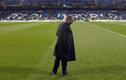 Mourinho, cuando saltó al césped del Bernabéu 40 minutos antes del encuentro