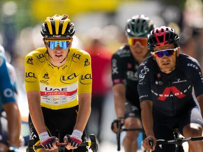 Enric Mas, a la izquierda, junto a Pogacar y Carapaz, en la meta de Andorra la Vella.