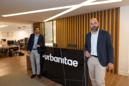 Carlos de Garnica Hijosa (a la izquierda), responsable de inversiones directas de Urbanitae, y Diego Bestard, consejero delegado de Urbanitae.