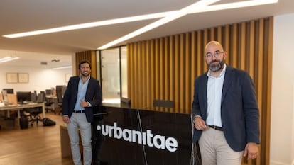Carlos de Garnica Hijosa (a la izquierda), responsable de inversiones directas de Urbanitae, y Diego Bestard, consejero delegado de Urbanitae.