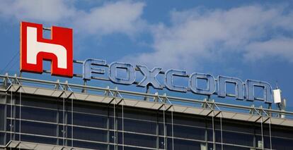 Logotipo de Foxconn, el nombre comercial de Hon Hai, en la sede de la empresa en Taipei (Taiwán). Foto de archivo. 