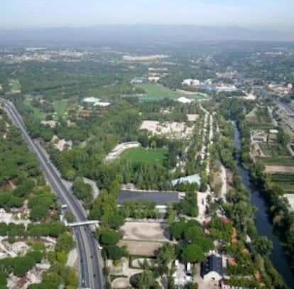 Instalaciones deportivas del Club de Campo Villa de Madrid, junto al río Manzanares.