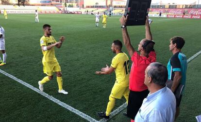 Cazorla entra al terreno de juego en el amistoso contra el Hércules.