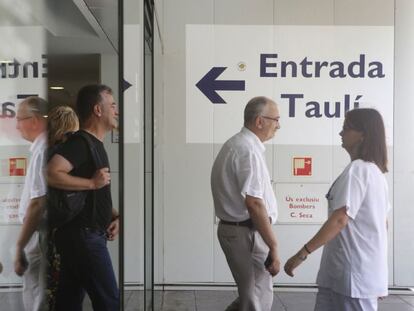 Entrada de l'hospital Parc Taulí de Sabadell